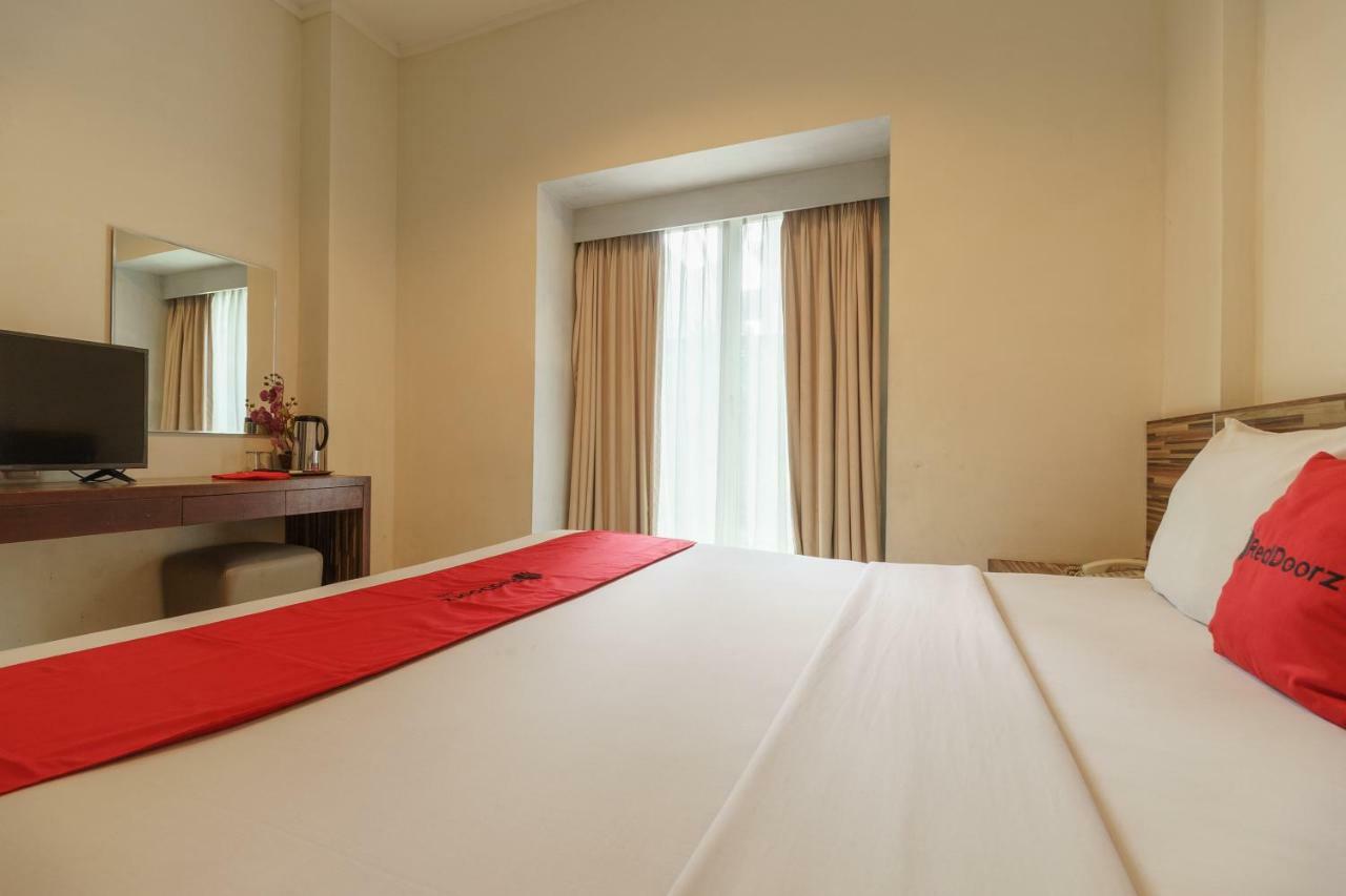 Reddoorz Plus @ Gunung Sahari 2 جاكرتا المظهر الخارجي الصورة