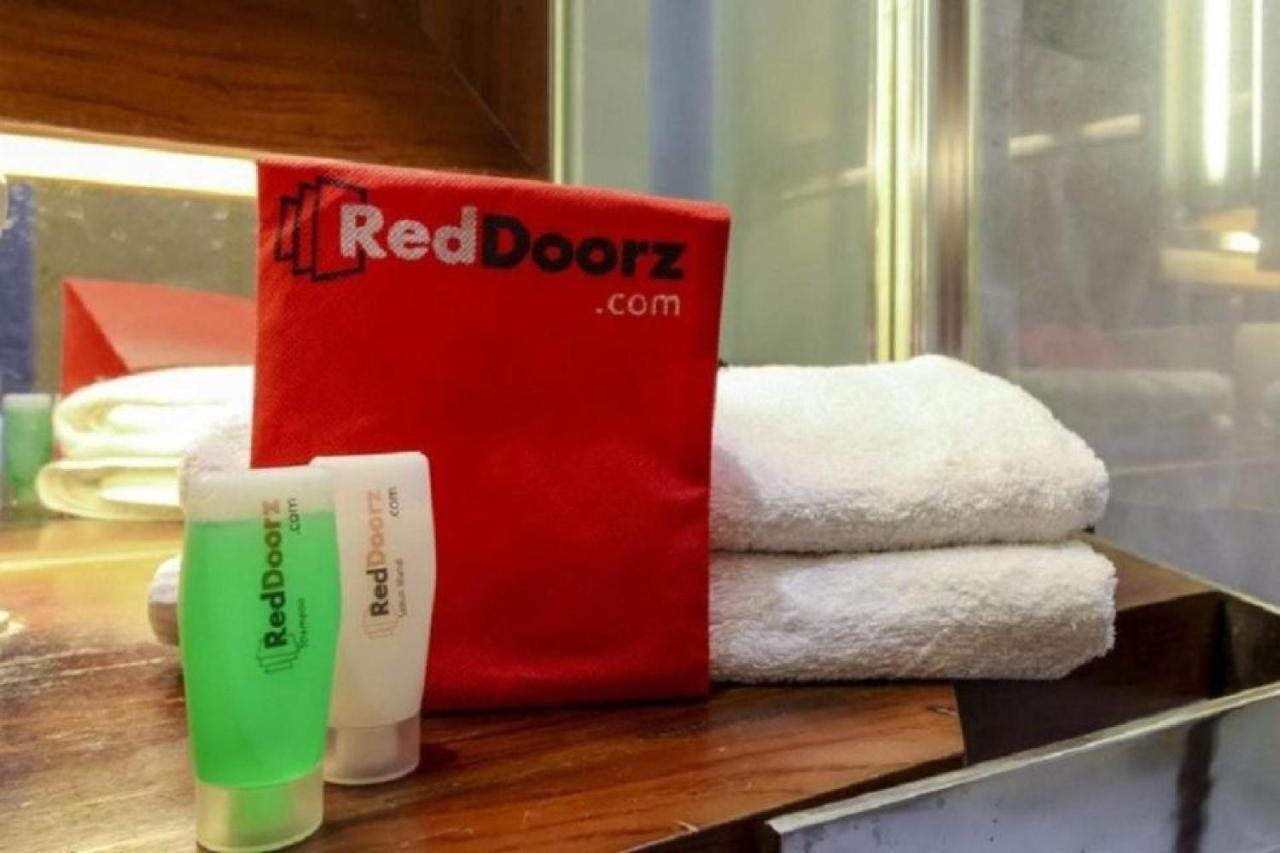 Reddoorz Plus @ Gunung Sahari 2 جاكرتا المظهر الخارجي الصورة